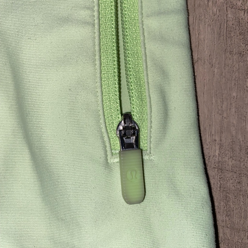Lululemon Lime run time shorts size 6 - Picture 3 of 6